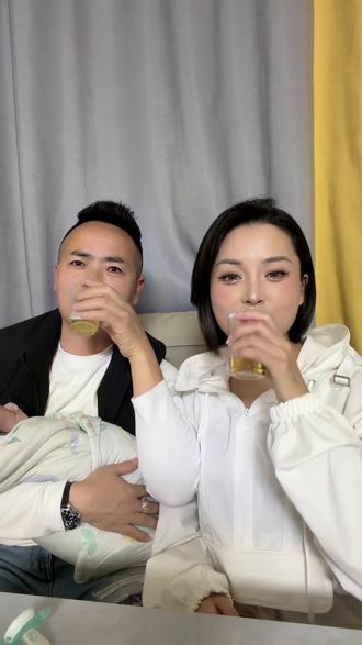 两口子过日子 哪有那么多的合适不合适 都是互相理解 尊重 为了下一代 合作愉快#逗比夫妻日常 #生活感悟