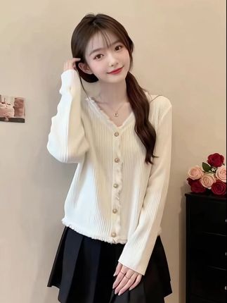 #晒晒我的秋日穿搭#秋冬都市硬核穿搭#轻松摆脱路人感的韩系穿搭#变美的捷径就是跟着博主学穿搭#毛衣@抖加🔥上热门🔥dou+🔥热点宝 @DOU+上热门 @DOU+小助手