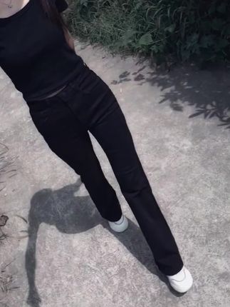 被姐妹们追着要的裤子#微喇裤 #显瘦穿搭 #百搭神裤 #穿出自己的风格 #穿搭