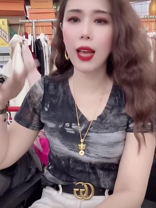 @小苹果精品女装店 亲肤网纱设计小衫#每日穿搭女装 #今日分享 #我要上热们 #每日穿搭每日 #女装