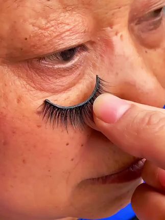 新款自粘假睫毛,不用胶水,三秒上妆,一秒卸掉,可重复使用哦#假睫毛 #人人都可以是睫毛精 #拯救手残党 #秒变大眼睛 #我们一起变漂亮