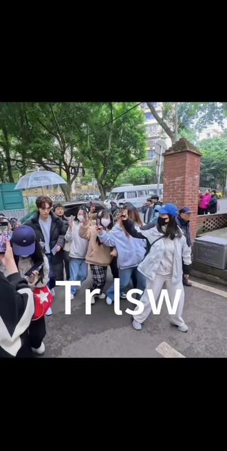 #梁思伟 期待下一次相遇,希望那时我们都更上一层楼,追的不是星是同一个世界上另一个优秀的自己!@梁思伟耶 @DOU+小助手 @DOU+上热门 @抖音小助手 @梁思伟工作室