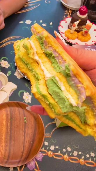 虎皮叠叠乐通往幸福和快乐#虎皮蛋糕 #甜品治愈一切 #甜食控 #爆浆蛋糕 #幸福的味道