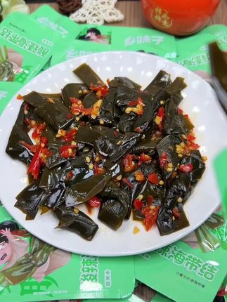 乡妹子酸辣海带结,香辣脆爽口感绝!开袋即食超方便,散装设计更随心。解馋必备小零食,网红同款等你来尝!#好吃到停不下来 #抖音好货推荐给你 #开袋即食 #吃货必备 #下饭菜