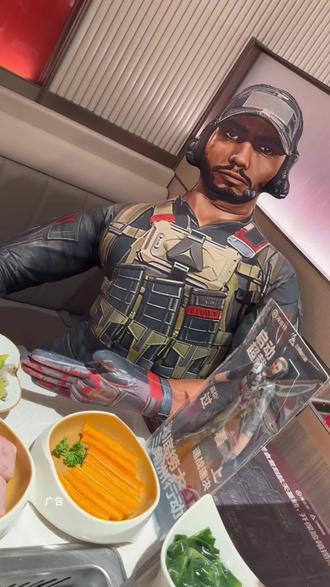 海底捞大红,三角洲行动!春节之际,三角洲行动将与海底捞,开启线上线下全方位联动。#海底捞#海底捞大红#三角洲行动#在海底捞捞出游戏大红#海底捞三角洲行动联名攻略