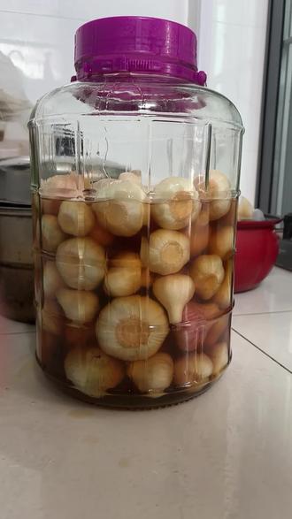 已经开始腌糖蒜了,为什么我的糖醋蒜发绿了呢?#糖蒜