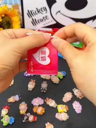 哇!可以抽出各种labubu小公仔的盲袋,谁不喜欢啊!#玩具 #小朋友玩具 #儿童玩具 #小玩意 #盲袋