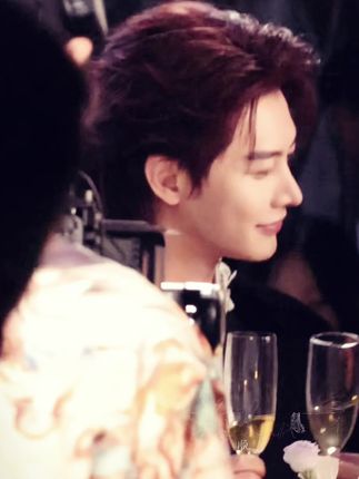 #何健麒 #盛世阑珊处 #路透 #cursh #何健麒新剧 🫡自担的美貌,粉丝的荣耀@何健麒