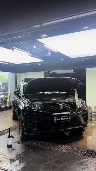 为什么提了大半年的车,还是依然选择装贴隐形车衣!来看看视频,黑色车漆装贴隐形车衣的重要性#坦克700 #隐形车衣 #张家界坦克