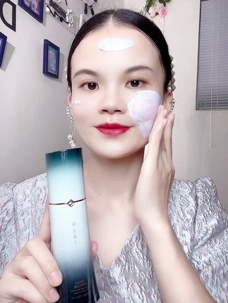 #花西子小黛伞 简直就是一年四季出游神器,防晒、妆前、提亮三效合一!早8快速出门好物!真的很不错#防晒#花西子小黛伞防晒妆前#防晒霜推荐