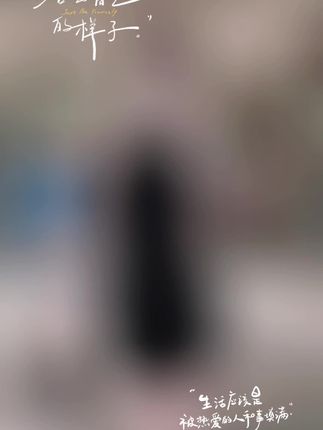 “生活应该是被热爱的人和事填满。”✨正如这身闪耀的镶钻亮片包臀短裙,自信的女人最美丽。#性感小野猫 #你值得拥有美好的一切