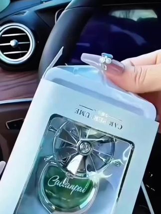 #香薰 #车载香薰车内空调出风口香水夹,遇风就会旋转,越转越香。#车载香薰推荐#汽车出风口香薰#汽车好物