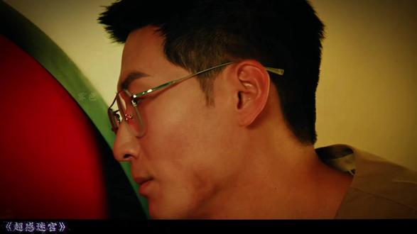 刑侦教授目睹证人跳楼,竟成嫌疑人!而背后:哥哥,我在等你入局 #超感迷宫 #电视剧解说 #悬疑 #好剧推荐 证人当面跳楼,刑侦教授秒变嫌疑人。所有案件证据都指向他,而真正的幕后黑手在电话里叫他“哥哥”。当何雅接到限期破案令,徐靖之在绝望中发现:这场杀戮游戏,可能是为他一人设计的复仇剧本。