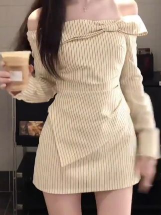 #今日穿搭 #清纯女神 #漂亮的裙子 #甜妹风 #穿搭小心机早秋新款