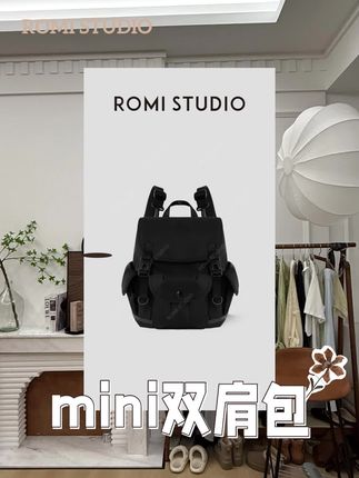 黑色包盖 mini 双肩包 轻便可携 户外通勤两相宜 潮搭吸睛 经典黑色包盖式设计,mini 身形不占地,轻便背负无压力。适配户外出行与日常通勤,简约款型百搭各式穿搭,轻松解锁实用与时髦兼具的出行体验。 #包盖式双肩包 #mini包通勤 #户外轻便背包 #黑色百搭包 #潮搭实用包