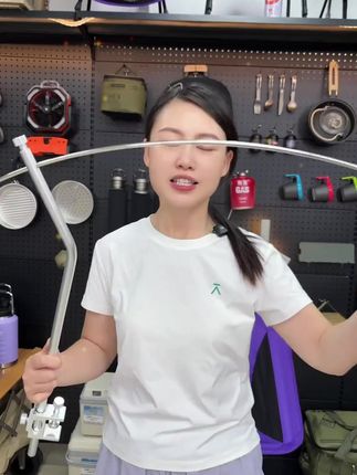铝合金材质的户外灯架,高低可以伸缩,还能延长,而且各种桌子都可以夹#户外灯架 #露营灯架 #铝合金灯杆 #铝合金灯架 #桌面灯架