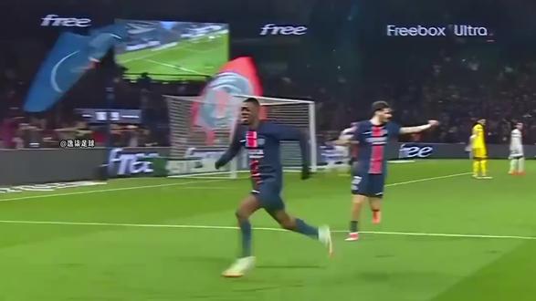 #登贝莱当选2025世界足球先生 2025fifa最佳球员评选,#梅西 投票第一顺位为#登贝莱 #dou来足球季 #fifa年度最佳球员