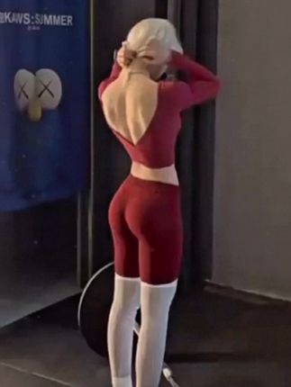 #健身女孩穿搭 #撸铁女孩 #美背 #健身穿搭 #见人不如健身