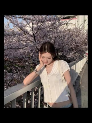 #休闲穿搭 #甜妹风 #甜美风穿搭 #甜美穿搭 #简约休闲风 Like珍珍妮 全棉手工花边小衫女V领泡泡袖衬衣夏季