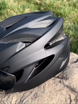 #公路自行车骑行头盔山地车带风镜安全帽男女款带尾灯头盔骑行装备#好物推荐#好物分享#公路自行车骑行头盔山地车带风镜安全帽男女款带尾灯头盔骑行装备