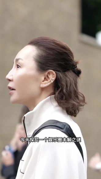 香港女生,为什么都“不怕老”❓ 今天探究一个娱乐圈未解之谜,为什么香港女明星好像集体吃了防腐剂?
她们的抗老思路其实很清晰,总结成六个字:外修型,内养神。
一方面,通过爬山、跑步、健身,保持身体的活力与线条;另一方面,重视内在调养,通过煲汤和古法养生,从根本上呵护五脏六腑的健康,让身体机能始终保持在最佳状态。这就不得不提到香港保养圈里一个备受推崇的选择——维特健灵的五色灵芝。
它遵循《神农本草经》“五色入五脏”的传统智慧,复配了五类六种天然灵芝,分别对应五脏六腑,构建起全面的内养体系。真正的保养,从不是和年龄对抗,而是在每个阶段都活得恰到好处
#李若彤 #高海宁 #胡杏儿 #维特健灵 #五色灵芝