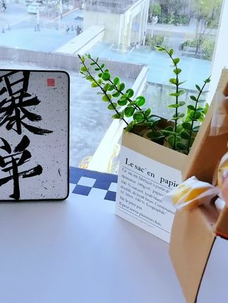 #拉瓦拉爆浆小软 这款拉瓦拉爆浆小软香甜浓郁,入口即化,快来试试吧#吃货必备 #休闲零食 #好吃到停不下来的零食分享