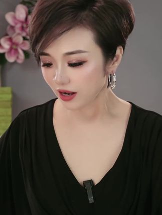 铜合金合成锆石耳饰 气质轻奢时尚百搭简约圈圈耳环#热门 #热门音乐🔥 #热门短剧推荐
