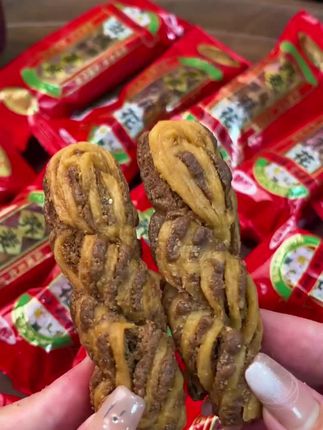 荞麦椒盐麻花#超好吃,它是用荞麦小麦粉做的,用木糖醇代替了白沙糖,吃起来麦香味浓郁,酥香酥香的巨好吃,馋了饿了来一个好吃没有负担