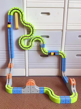 给娃安排上这个魔幻轨道车手机电视都不香了 宝宝爱不释手的磁吸轨道车,益智又好玩!孩子超爱的小火车!自己动手就能完成,还能自由发挥想象力哦~#暑假生活 #亲子互动 #磁吸轨道车 #磁力小火车#磁力小火车玩具