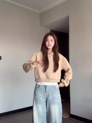 秋冬必备立体刺绣短款连帽卫衣休闲修身卫衣