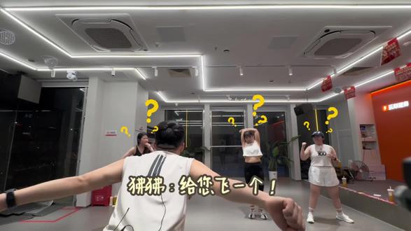 搞笑女的健身日常
主演:嘎嘎、大燕、狒狒、肥瑶
特别鸣谢:剪辑师嘎嘎😂
#健身日常