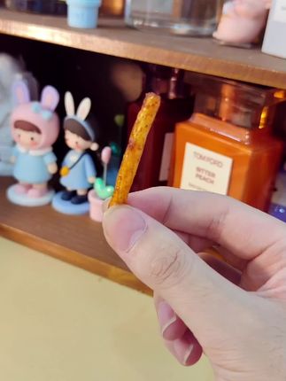 小时候爱吃的博士牛筋给你们找到啦!还是那个味道 嚼劲十足 麻麻辣辣 快试试#好吃到停不下来 #童年回忆 #追剧小零食 #博士牛筋 #辣条