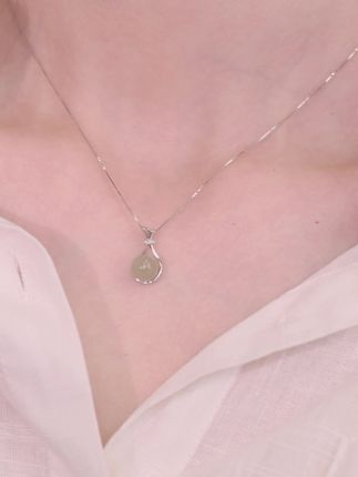 💮一方温润玉,一个锦囊福袋。 总有些美好,值得贴身收藏。 #和田玉项链#福袋项链 #高级感礼物 #宝藏饰品#瞎剪