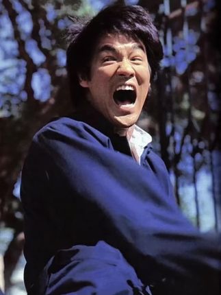 “让你的思维如水一般没有束缚,招式变幻的伟大可以在水中得到启迪。”#李小龙#截拳道#功夫#致敬李小龙