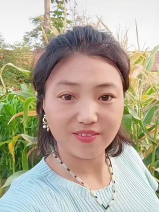 爱吃蜜瓜的朋友们有福了!这个来自海南的网纹蜜瓜,简直是蜜瓜中的极品!果皮暗黄,花纹诱人,切开后果肉饱满,颜色鲜亮,香气扑鼻,让人垂涎欲滴!吃起来更是甜蜜可口,口感绵密,就像在吃冰淇淋一样!哇塞,这感觉简直太爽了!喜欢吃蜜瓜的朋友们,千万不要错过这个机会哦!”#口感特别好 #优质农产品 #哈密瓜#网格哈密瓜水果 #应季水果