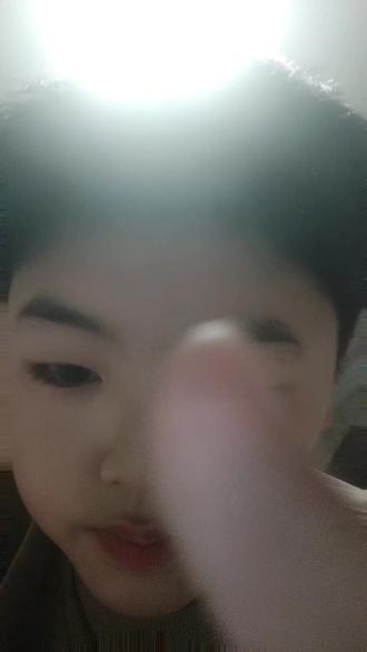 兄弟们今天讲飞驰人生3最让人心疼的就是好好的车弄坏了。第二部就是因为两个撞坏了第三部。就是从山顶上面坏了。