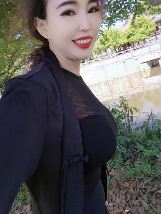 我选择一个人,不是我没人要,只是我克男人,遇到的都是只想吃饭不想买单的人