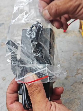 搞维修电动工具充电器太多,型号不对有了这个充电器能适配大部分锂电池充电#修理#汽修 #电动车维修 #高性能实用工具 #锂电充电器