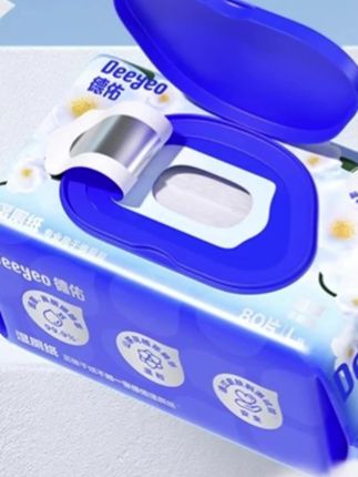 德佑家出新品了,姐妹们,就是这个金盏花湿厕纸,它这个里面是真的添加了金盏花精华,用起来温和不刺激,而且还是这种大包装的,特别适合我们这种家庭去使用,它这个纸张也是做的又大又厚实,擦着很舒服,不容易渗漏。#加厚湿厕巾 #湿纸巾 #好物推荐🔥 #家用湿纸巾 #湿厕纸