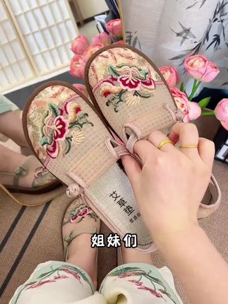 #哎呦喂你鞋真好看 #软底软面穿上超舒服 #强烈推荐 #绣花鞋 #夏季凉鞋