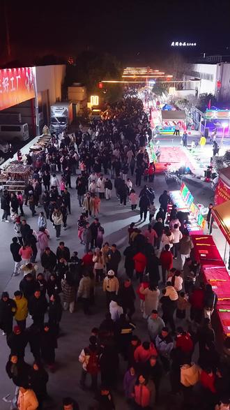 2月5日到2月8日,每天都会安排非遗鱼灯巡游、打铁花、烟花瀑布等精彩节目演出,如遇到雨雪天气所有项目都会取消,卫食园节目安排大致时间就是晚上7点多到8点多,因为考虑现场突发情况,所以不能做到准时开始,大家多多包容,三个节目不是同时开始,所以大家还是都能看到的#安徽蚌埠 #蚌埠 #非遗