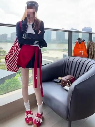 #韩系穿搭 #气质辣妹#时髦精的ootd #早秋穿搭公式来了 #琥珀流光摇把万宁摇出来了
