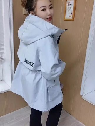 #谁穿谁好看 #秋冬穿搭 #秋冬穿搭 #女装 #冲锋衣 下方链接可以直接下单拍完就可以发货
