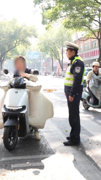 拒绝交通乱象,二三轮车整治持续进行中...#二三轮车整治 #交通安全大整治