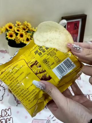 原切土豆片蜂蜜黄油味,给你不一样的酥脆体验!云南高原土豆原切,蜂蜜黄油的香甜与土豆的酥脆完美融合,吃一口就停不下来。