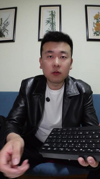 很多买了葱芽没配键鼠的宝子用着不方便 你们说我到底要不要给我直播间下单的宝子一套无线键鼠呢,评论区给点建议#葱芽云盒 #葱芽测评 #无线键鼠 #云游戏 #云电脑