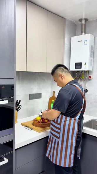 话梅小番茄 天气越来越热,一定要试试这个《话梅小番茄》,冰凉爽口,比冰激淋还好吃#话梅小番茄 #小番茄 #圣女果 #夏季甜品 #甜品
