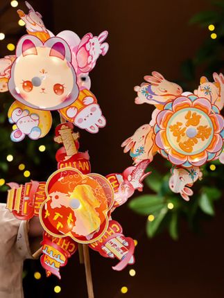 中秋节快到了,这么好看的投影灯笼快给给孩子安排上啦、小朋友自己动手做的才更有成就感! #中秋节DIY手工灯笼#儿童创意手工