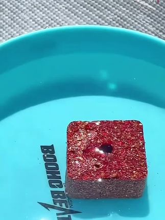 聚鱼迅速留鱼持久的西部风速散维他米,一块形成一个窝方便抛投。 #西部风速散酒米 #速散酒米 #方块饵 #方块饵料 #窝料