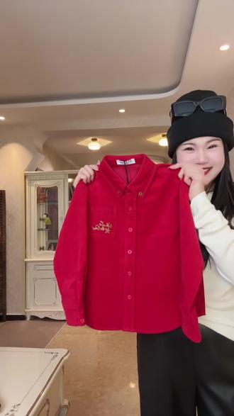新年怎么能少的了这种#红色穿搭 福气满满图个好彩头 平时穿又不夸张,百百棉的#女童衬衣 趁着#ellekids 家的活动刷到赶紧去抢#女童衬衫
